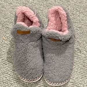 GAA HUU slippers